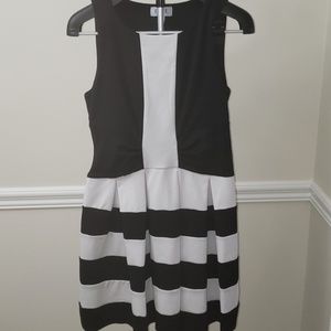 Elle black and white dress